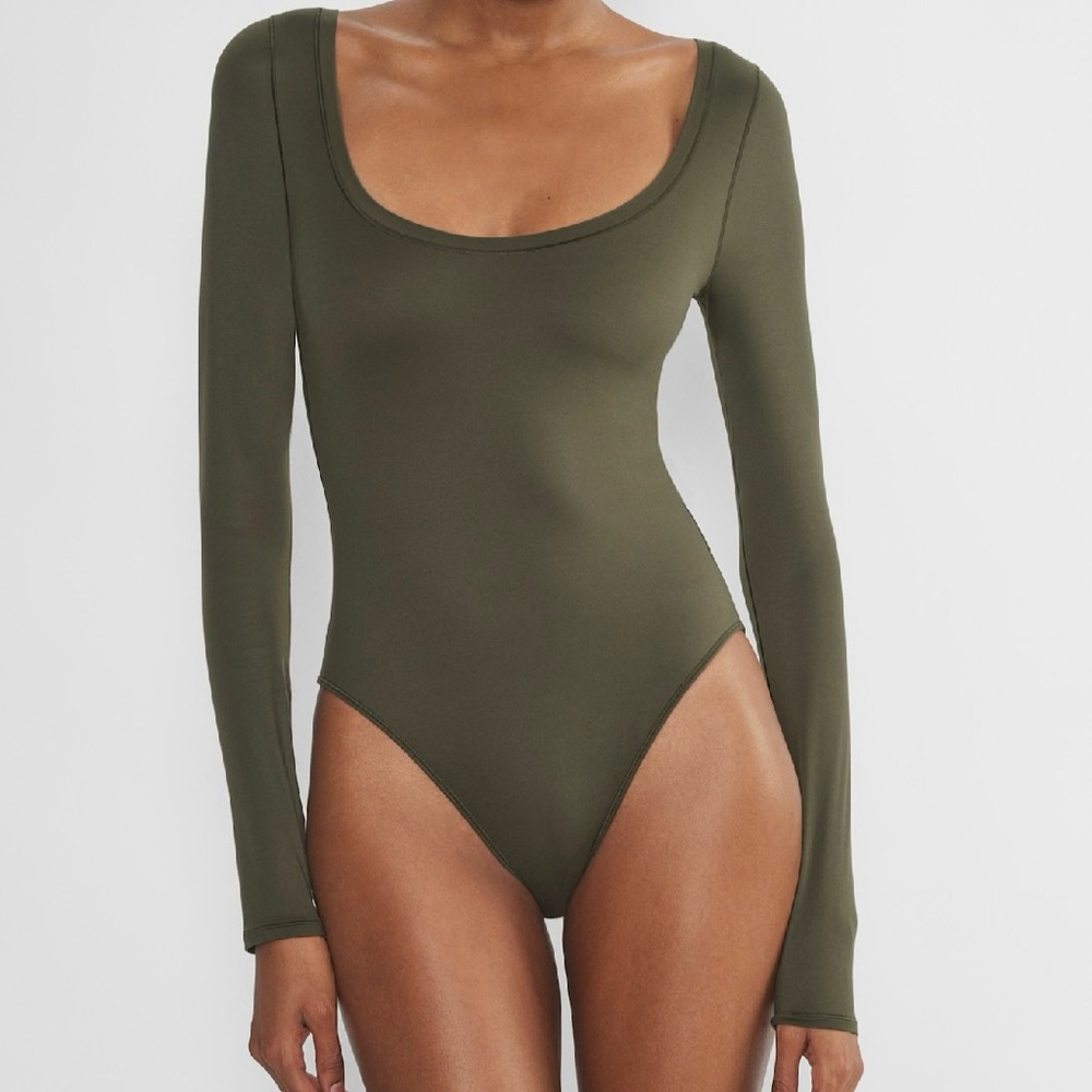 Aritzia Women’s Long Sleeve Bodysuit, Small, Dark Olive AirBUTTER Aerobic Top